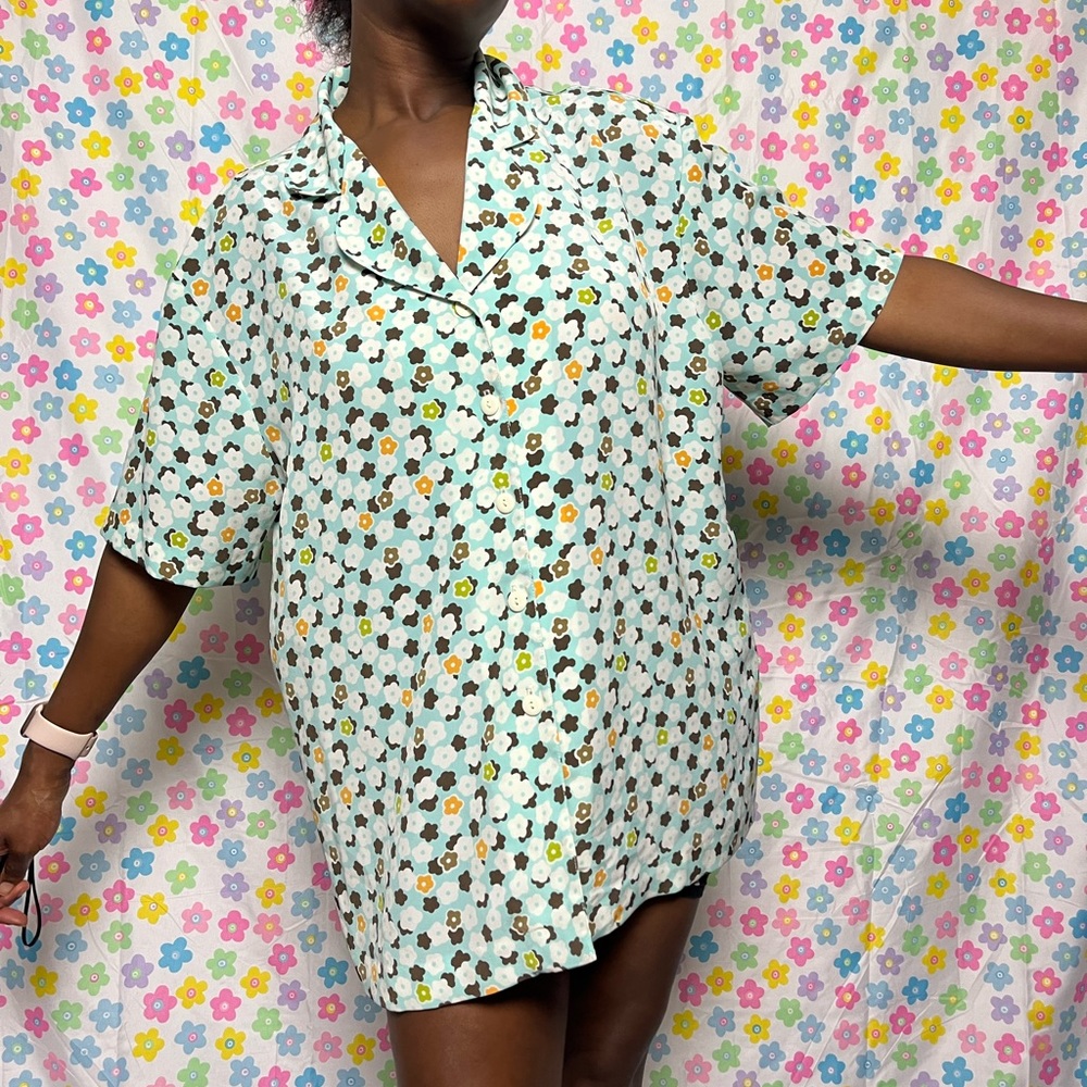 Vintage floral button up. Perfect condition. Fits like a L/XL. available today!